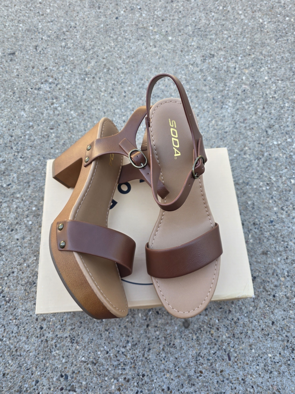 SODA Women's Brown Block Heel Sandals Size 10 - Picture 8 of 13